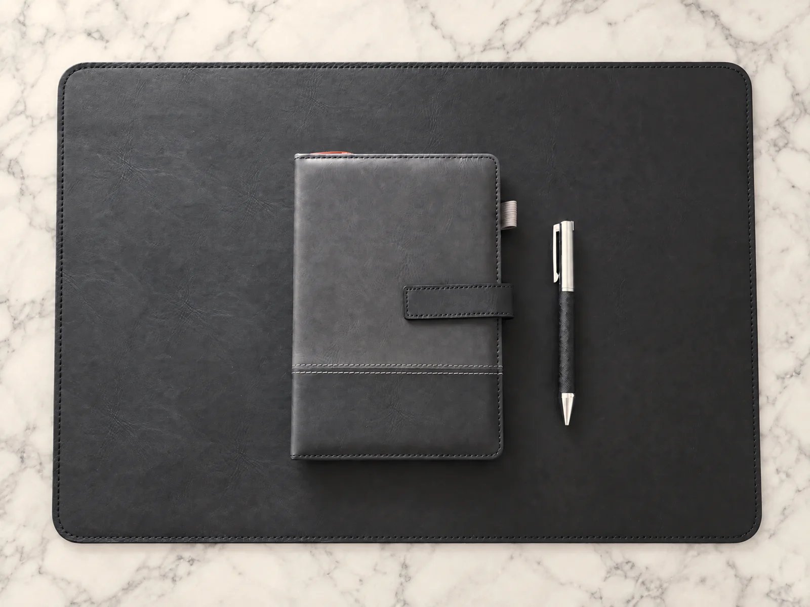 VIP Setup in black: leather-look executive desk pad, branded notebook and executive metal pen